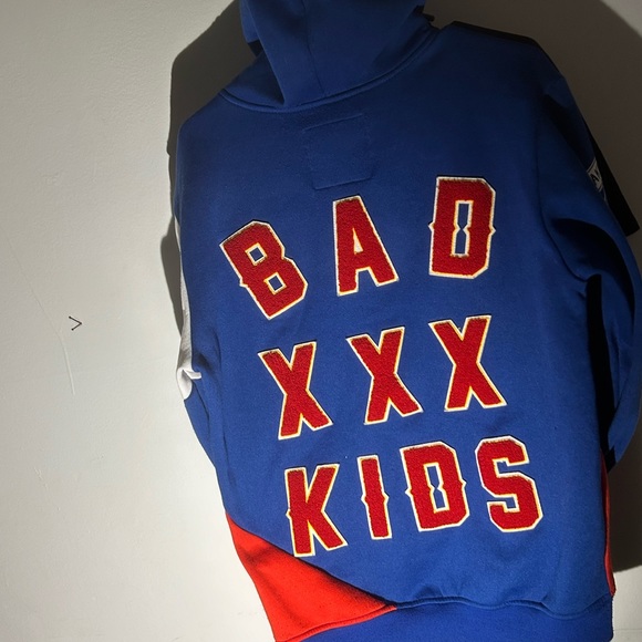 In good condition no holes and not stretched out. - Picture 7 of 10